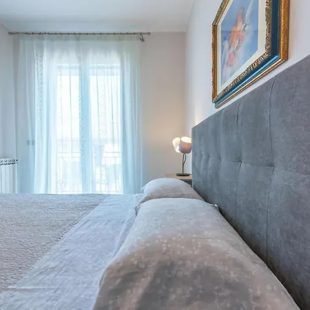 Villa Alessandra Avola
